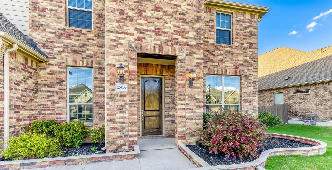 20528 Woodvine Ave - Photo 1