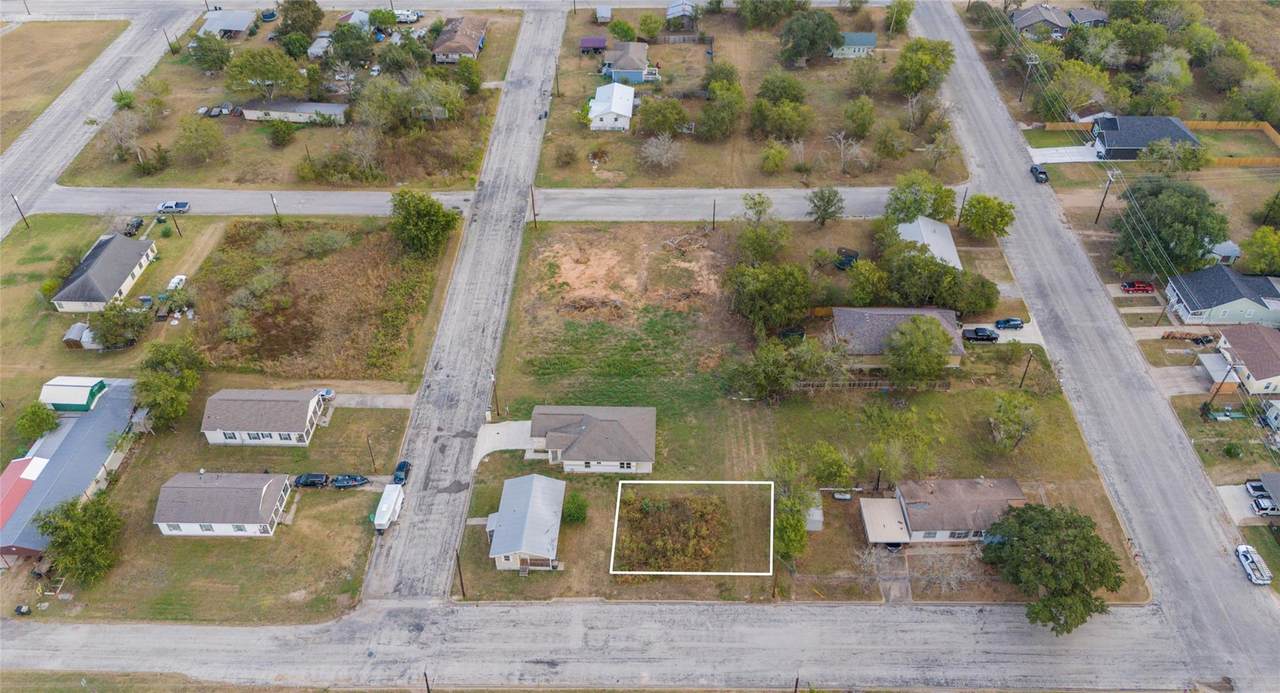 366 Dallas St - Photo 1
