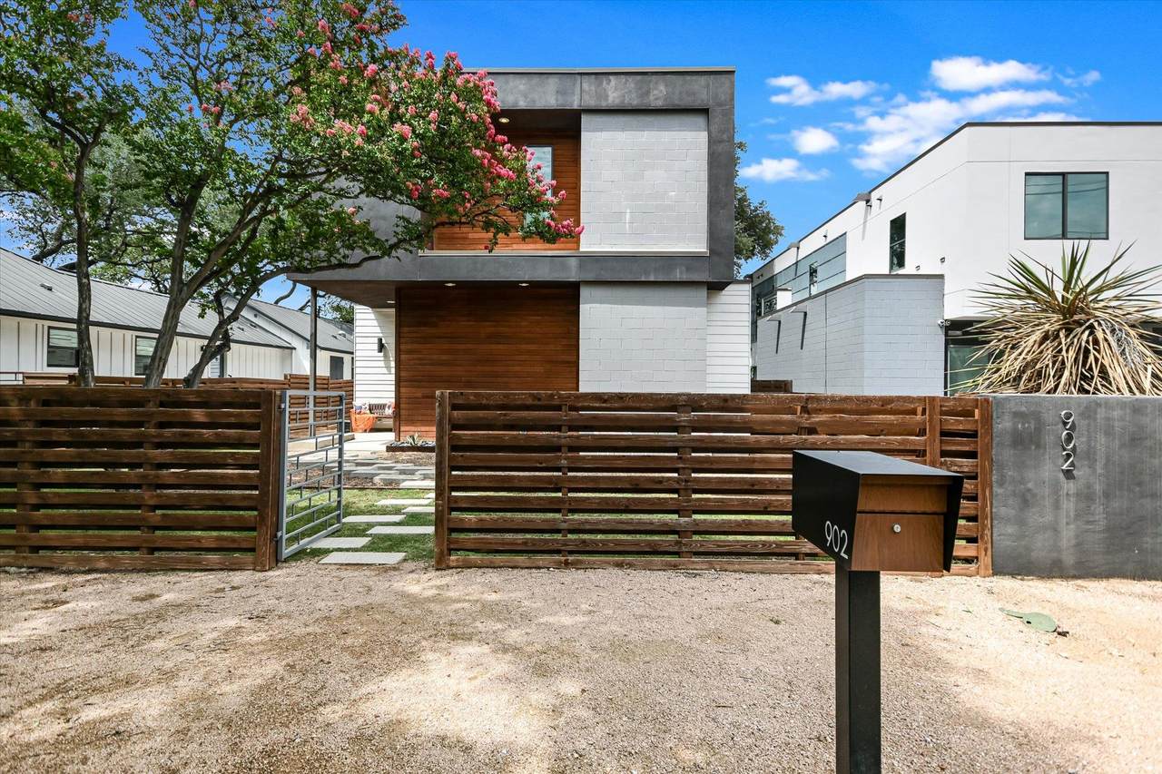 902 Live Oak St - Photo 1