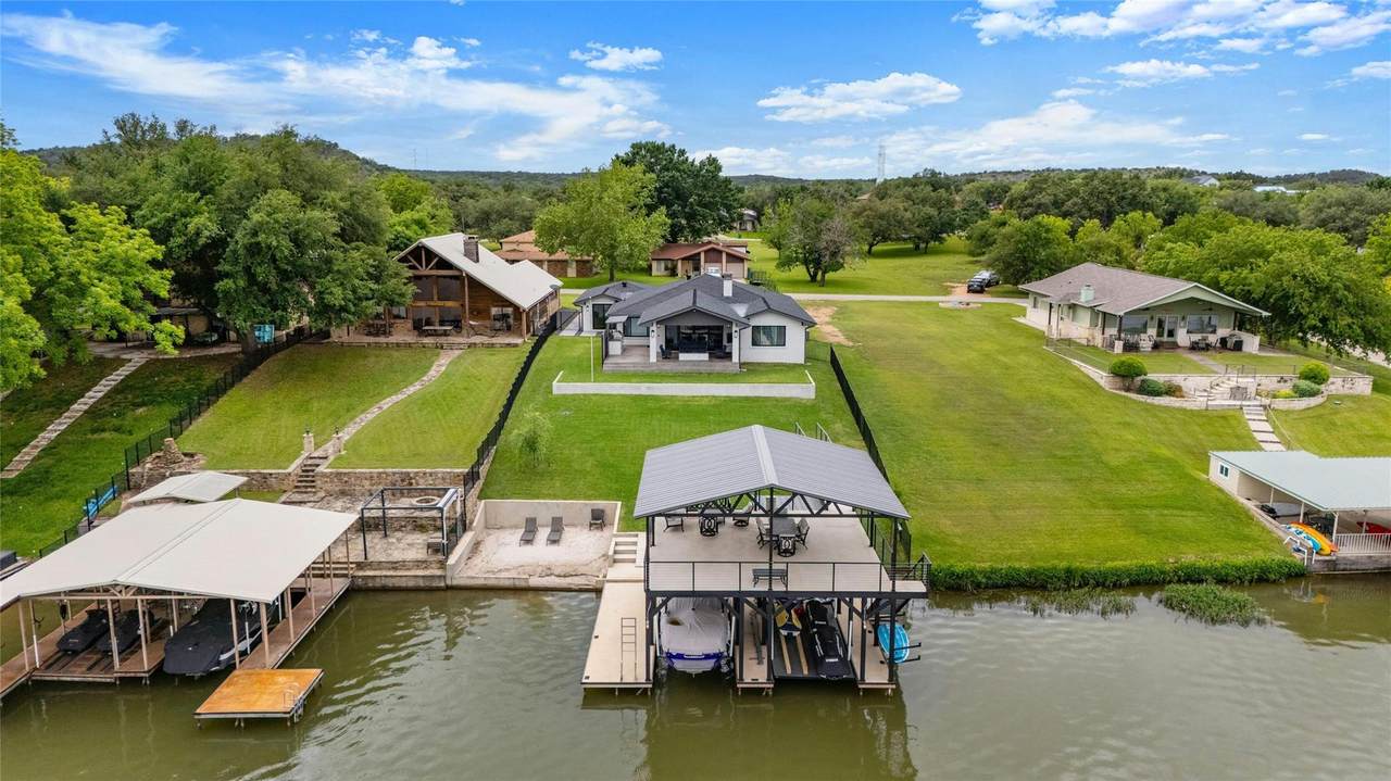 202 Mesquite Dr - Photo 1