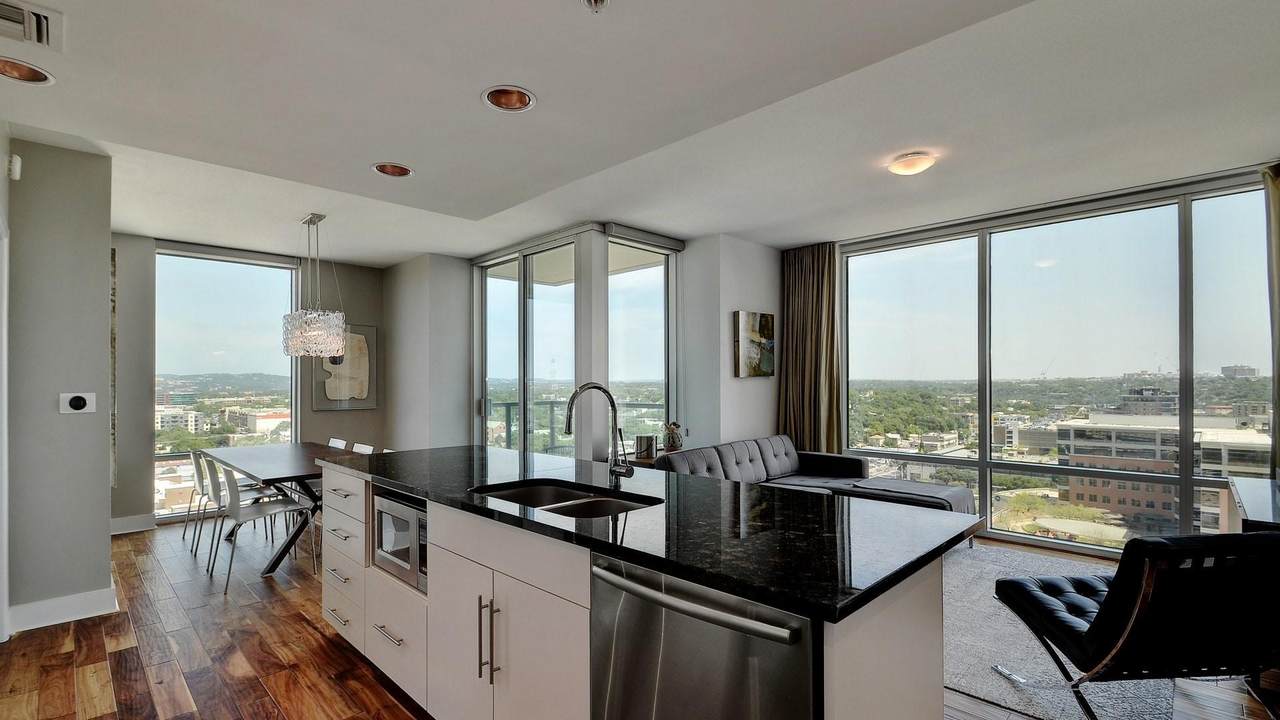 300 Bowie St - Photo 1