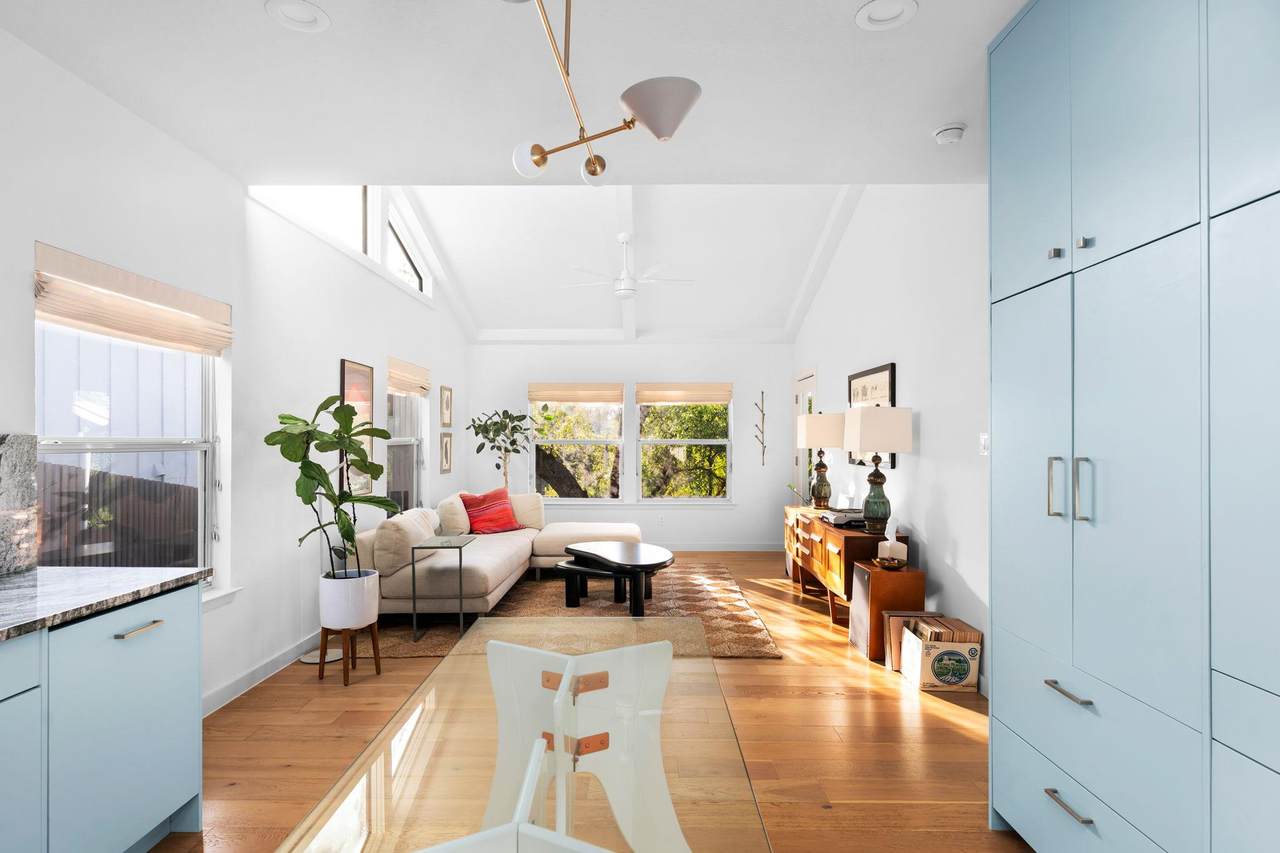 2007 Alameda Dr - Photo 1