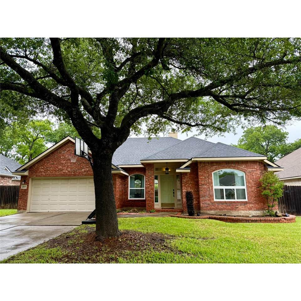 1503 Foster Dr - Photo 1