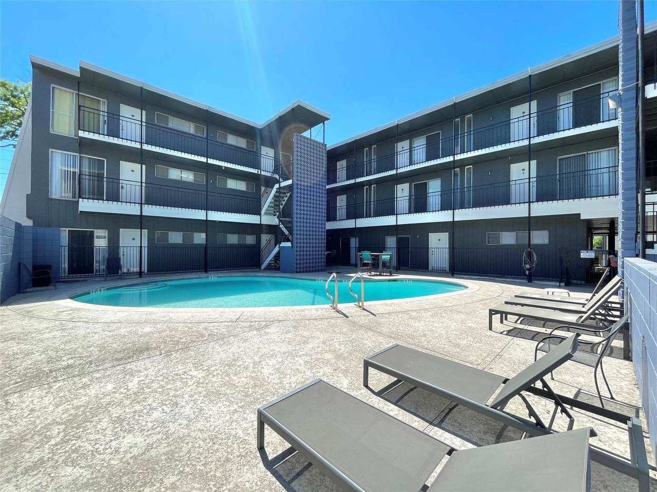 2900 Cole St - Photo 1