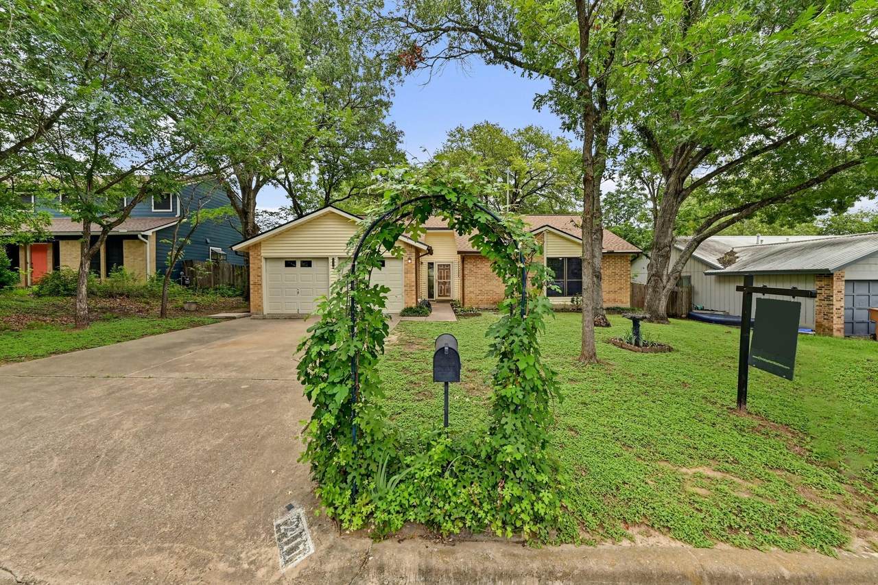 2411 Roehampton Dr - Photo 1