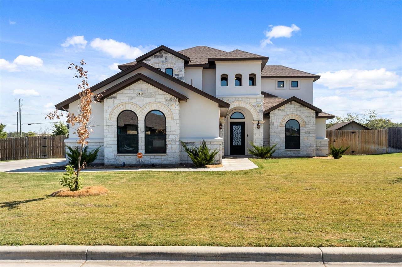 1052 Parkview Dr Way - Photo 1