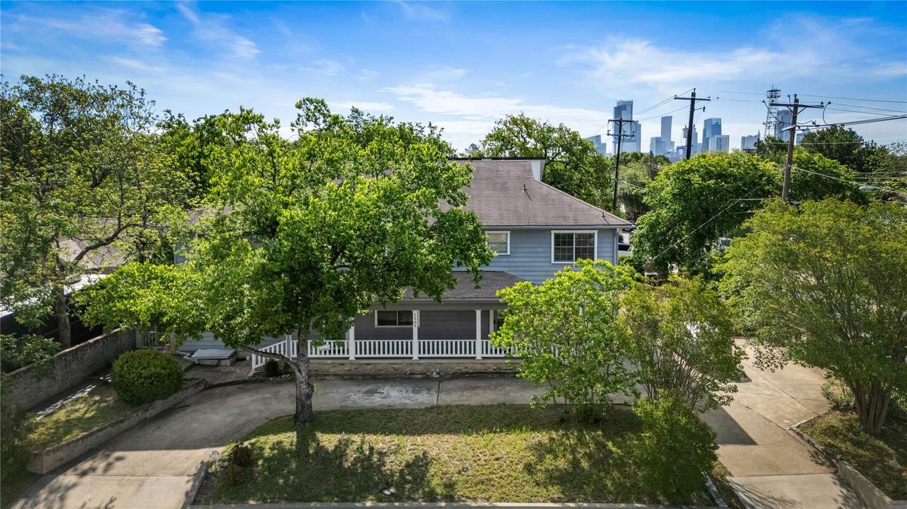 1303 Newfield Ln - Photo 1