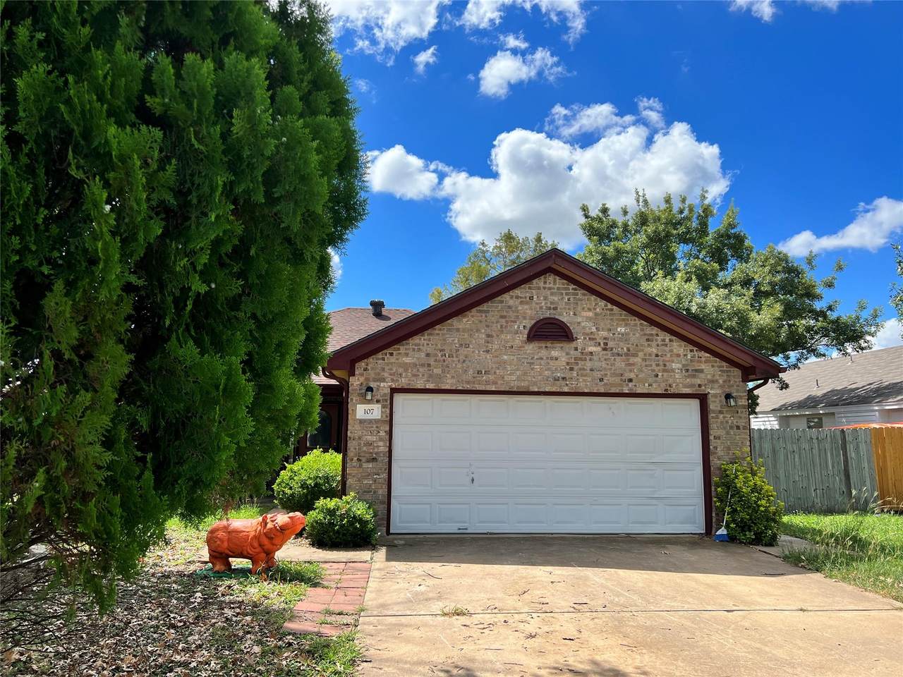 107 Hague St - Photo 1