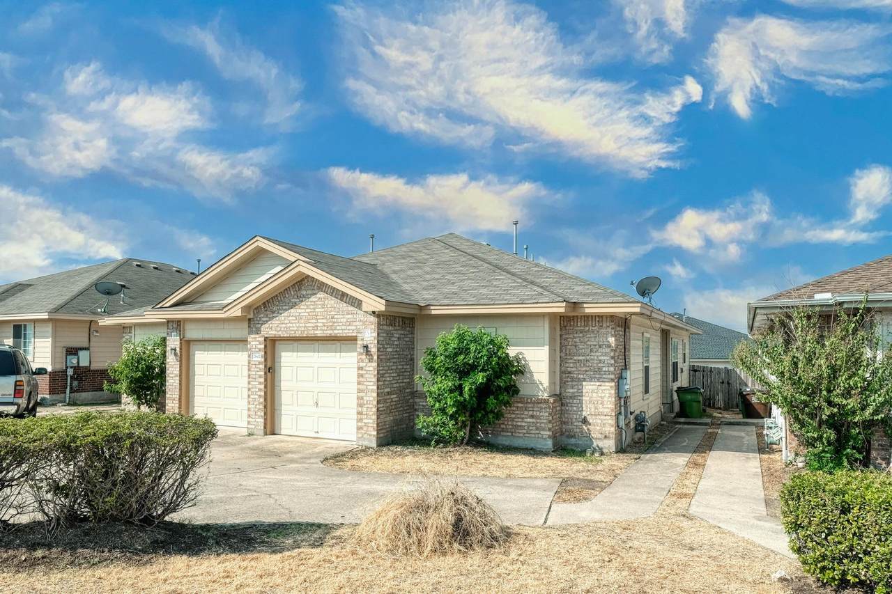 2802 Southampton Way - Photo 1