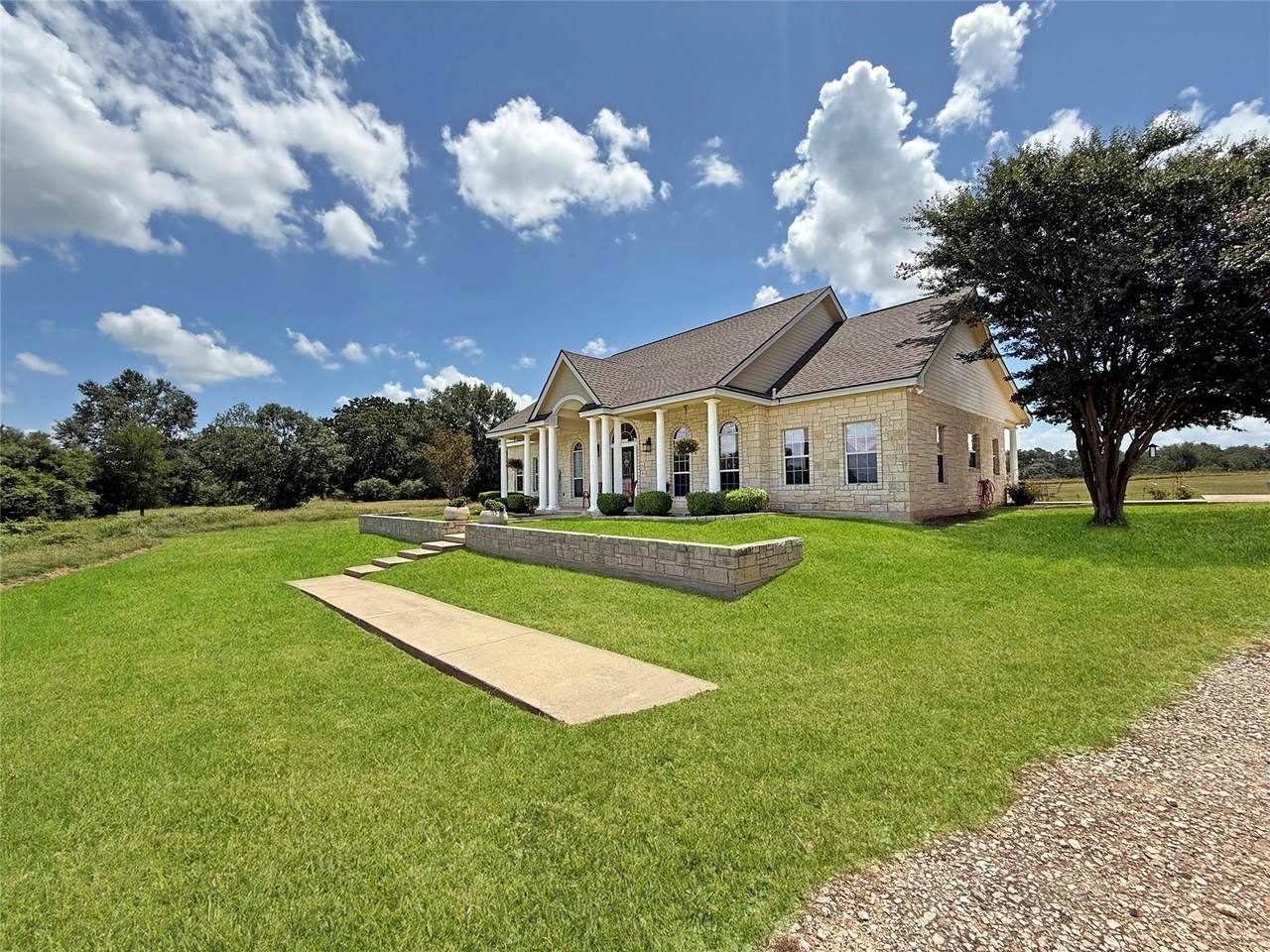 1611 Fm 696 - Photo 1