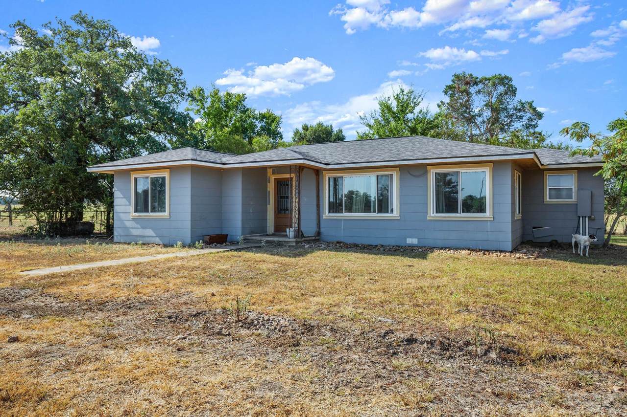1099 Private Road 1061 - Photo 1