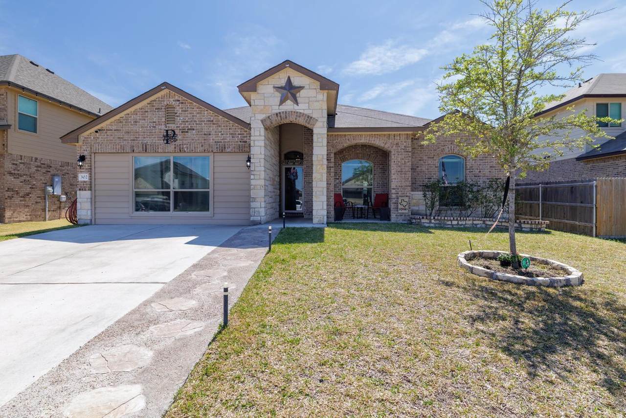 302 Paddock Ln - Photo 1