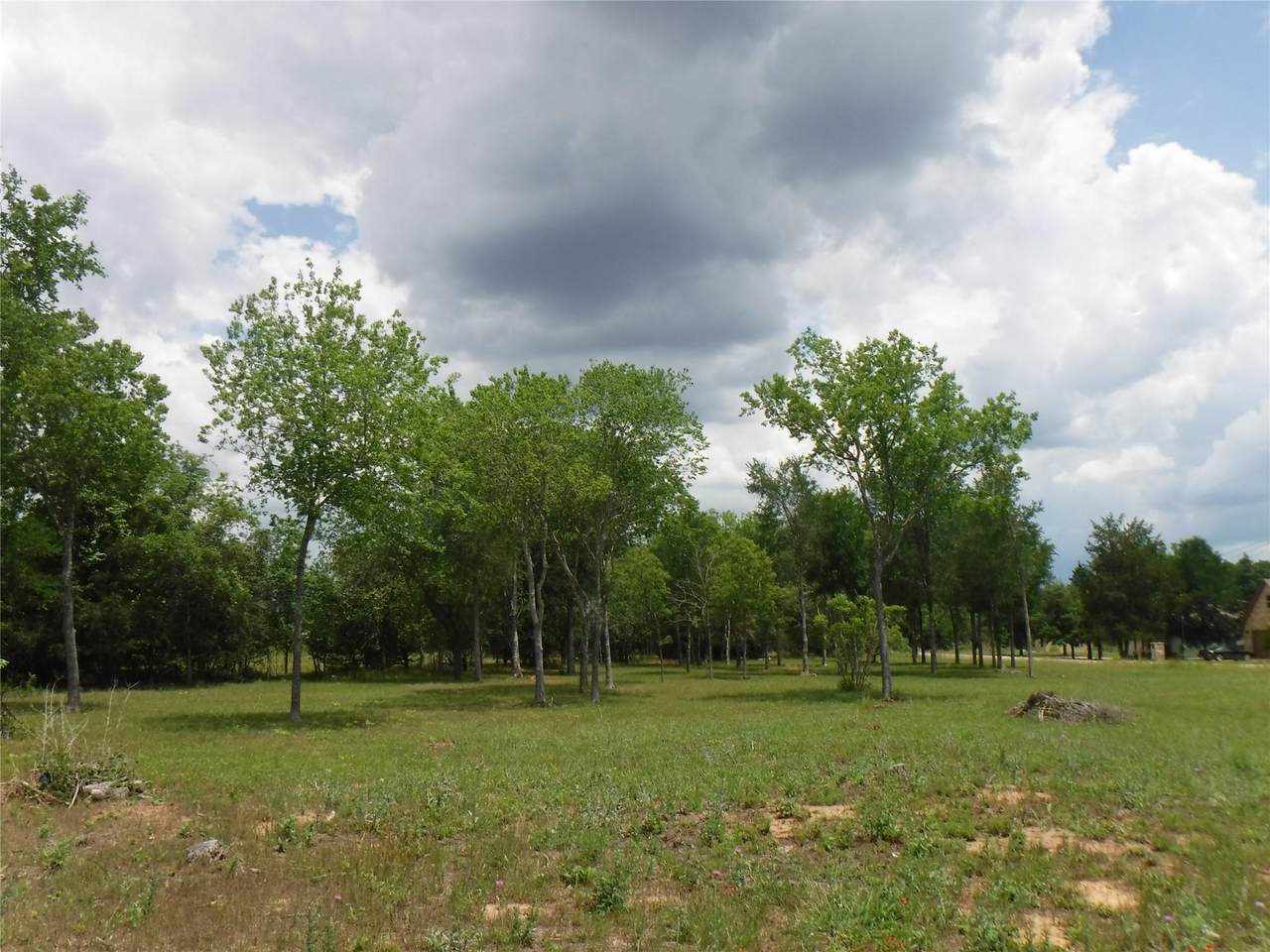 104 Riverside Dr - Photo 1