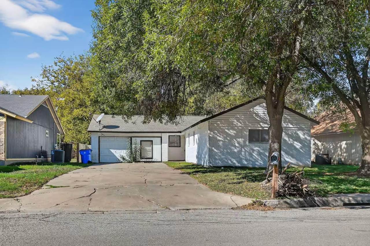 16402 Parkway Dr - Photo 1