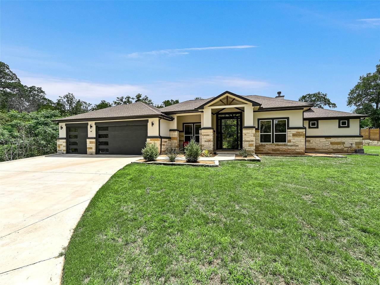 427 State Highway 304 - Photo 1