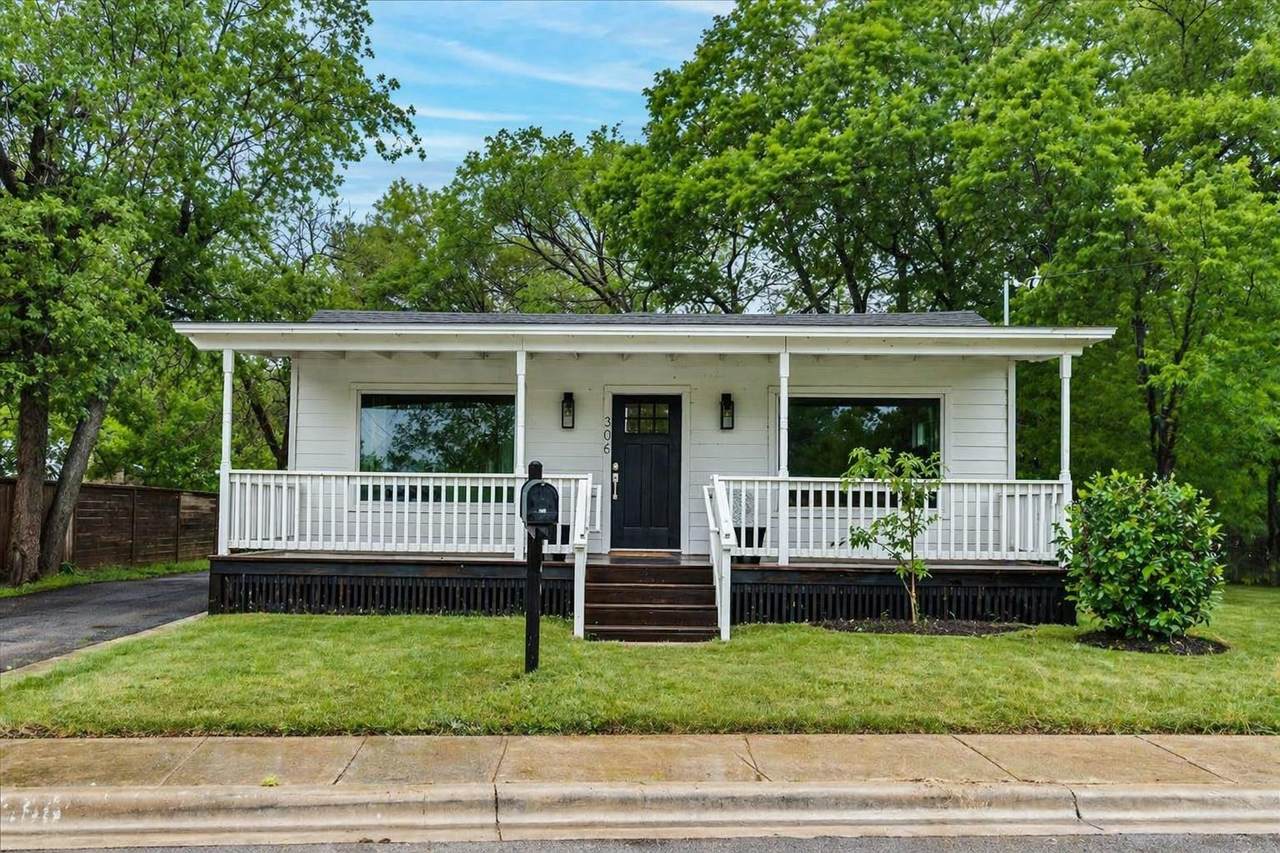 306 Juarez St - Photo 1