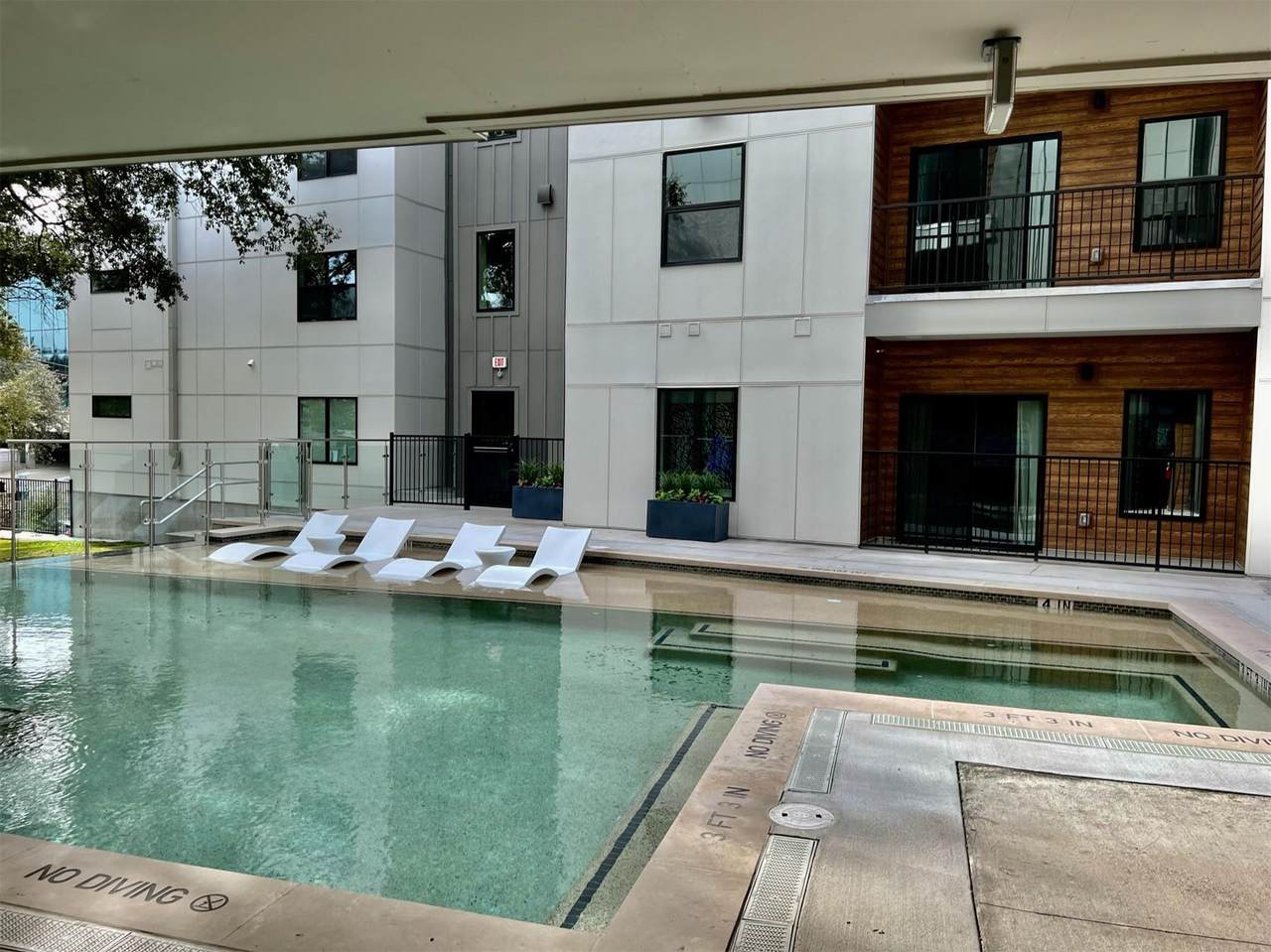 2500 Longview St - Photo 1