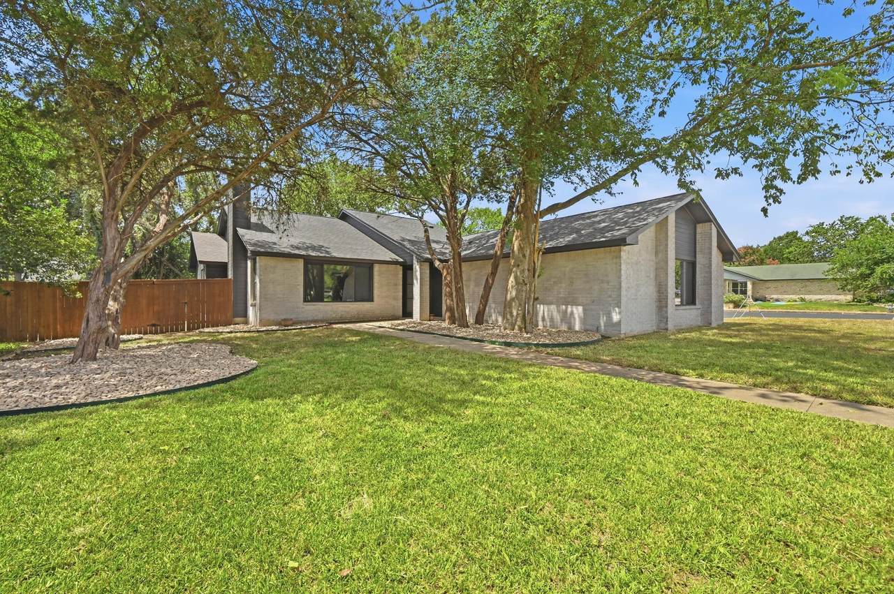 4013 Reynosa Dr - Photo 1