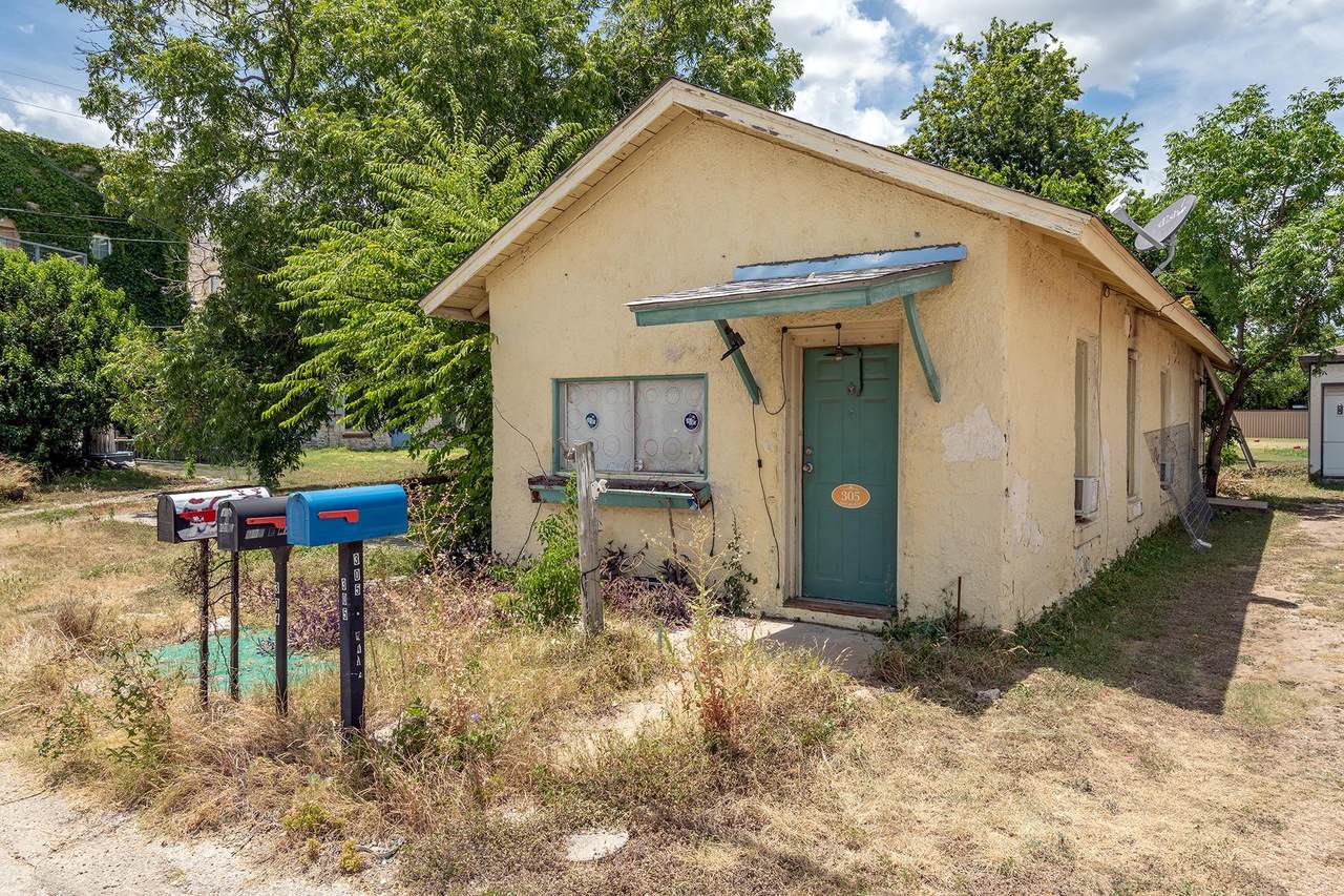 305 Main St - Photo 1