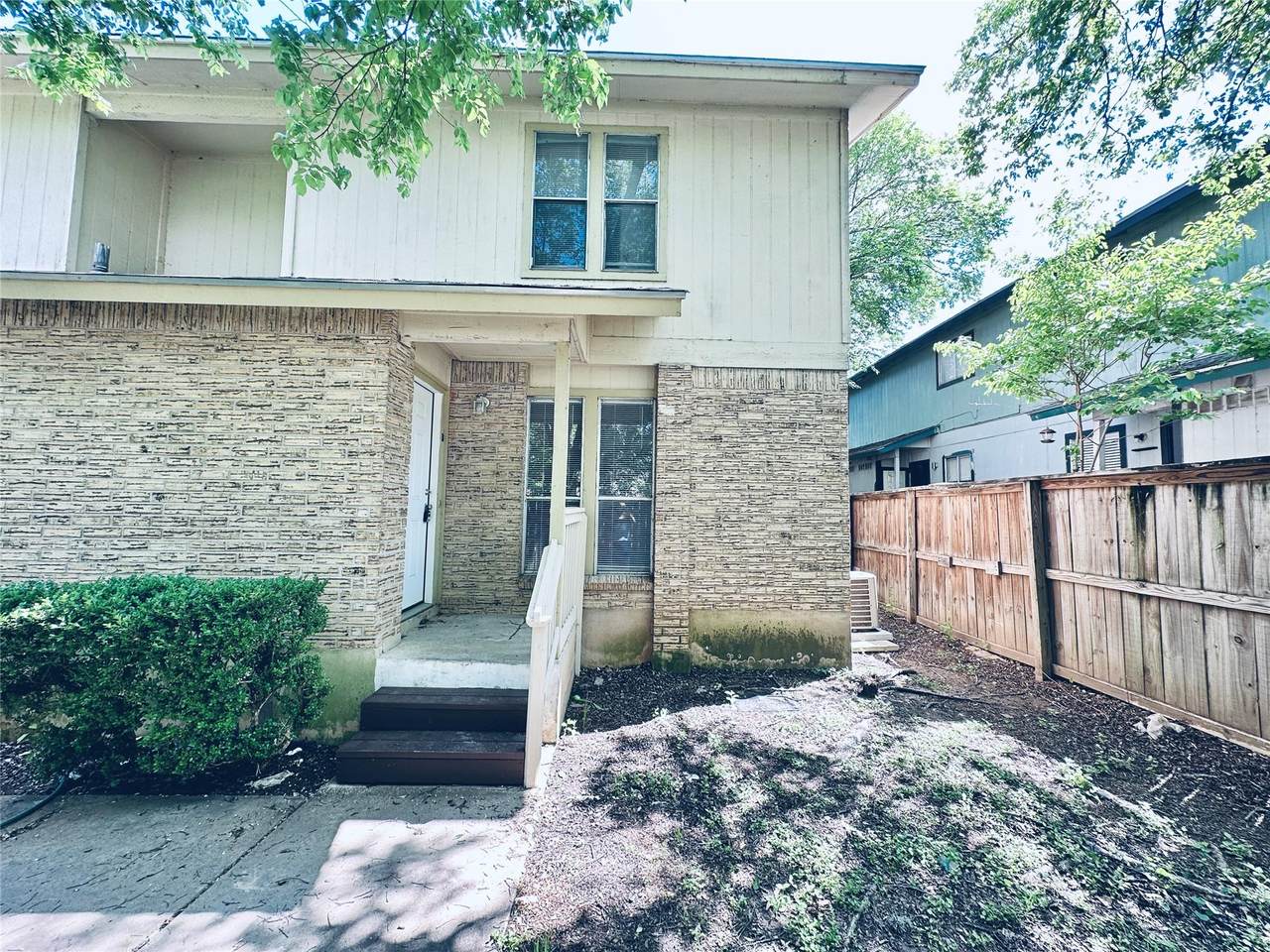 1318 Southport Dr - Photo 1