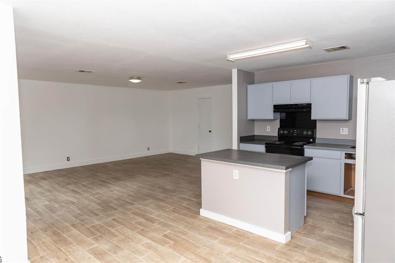 179 Lexington Rd - Photo 1