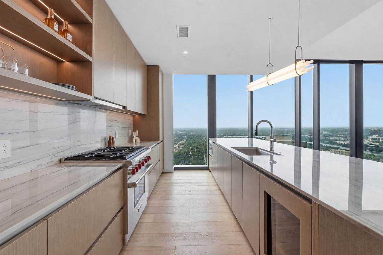 610 Davis St - Photo 1