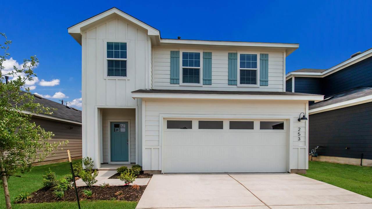 449 Sandringham Loop - Photo 1