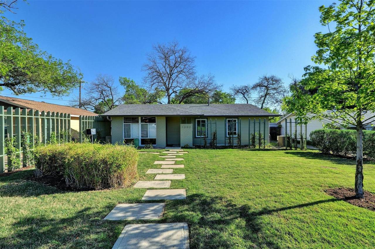 1302 Berkshire Dr - Photo 1