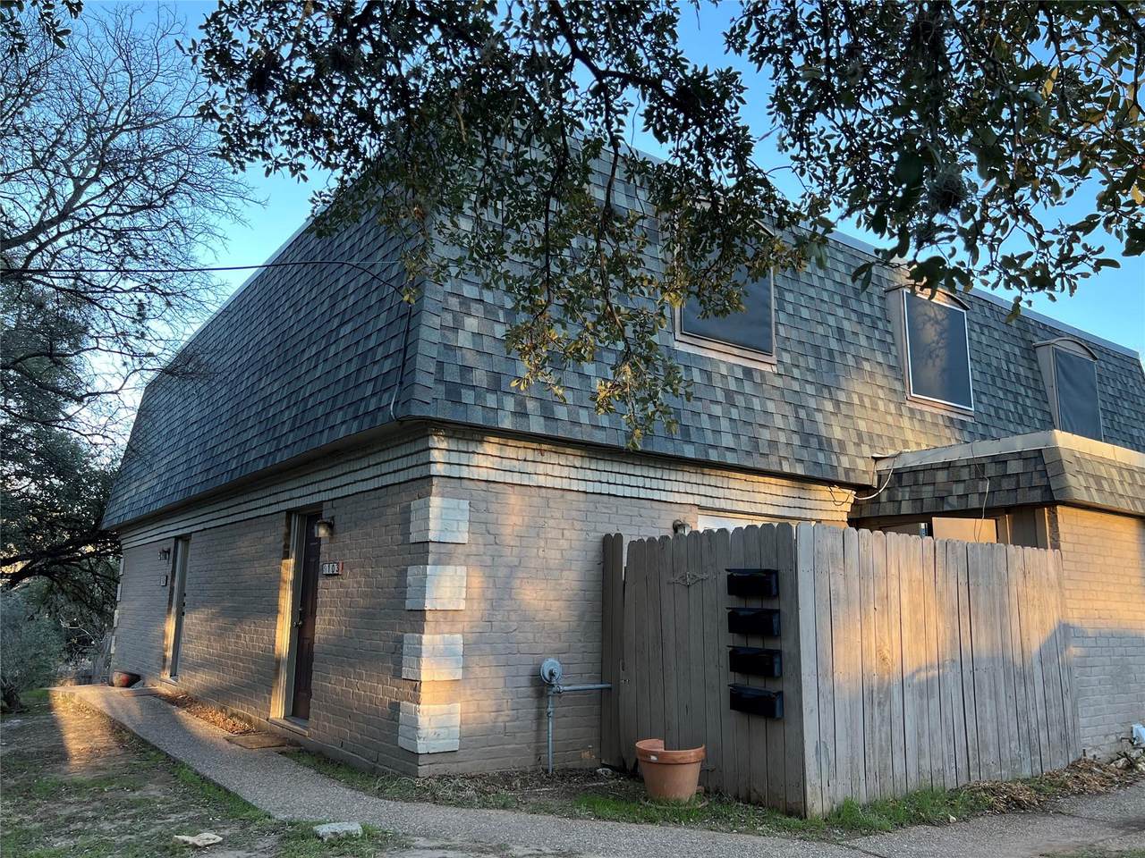 2306 Barton Village Cir - Photo 1