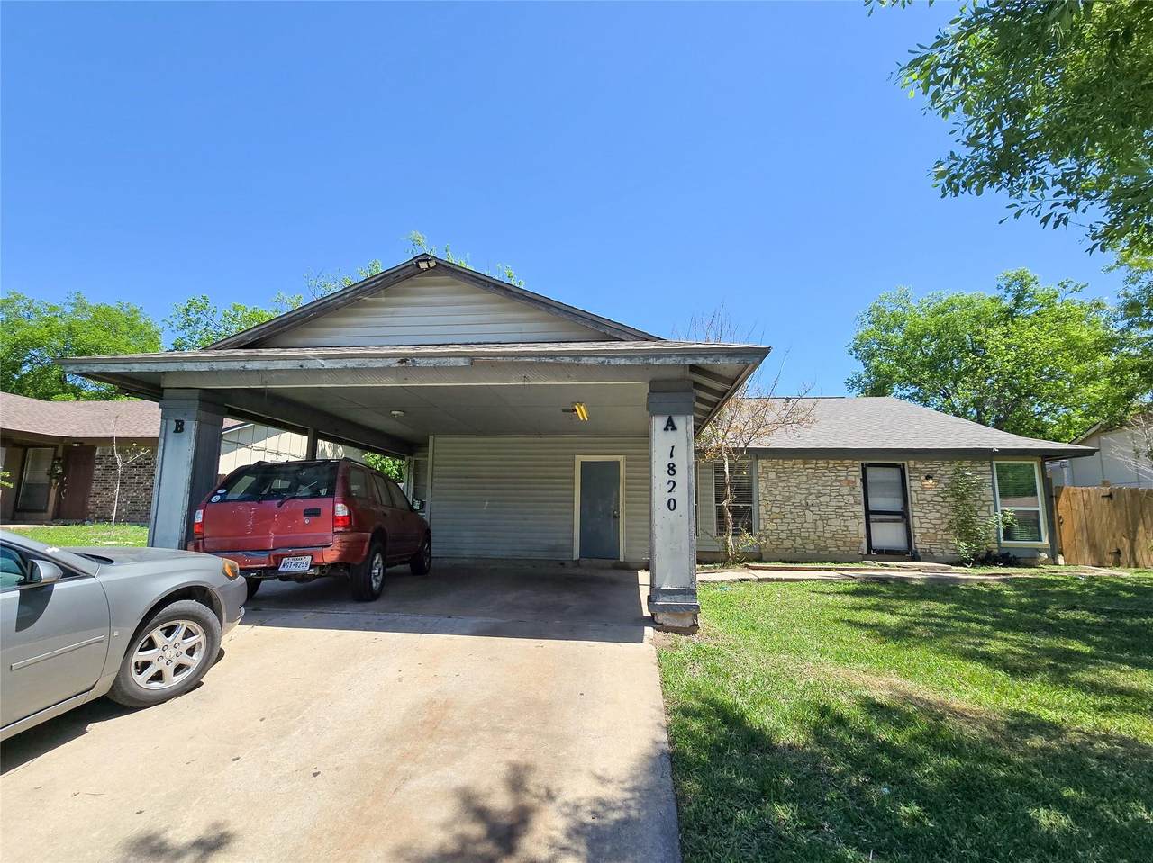 1820 Nicole Cres - Photo 1