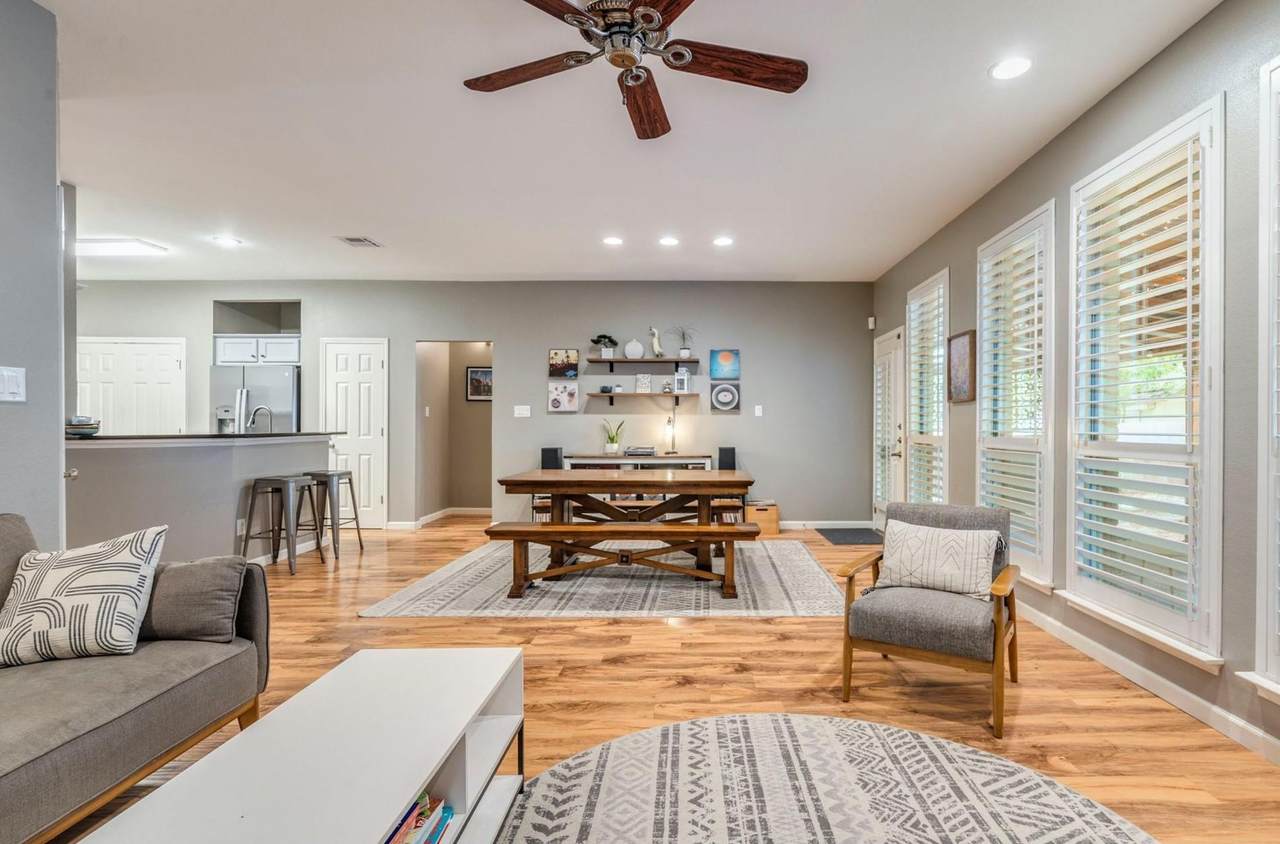 809 Hilltop Dr - Photo 1