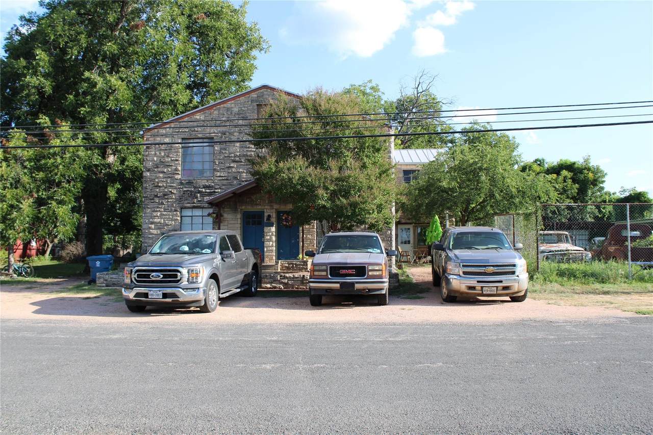 615 Pecan St - Photo 1