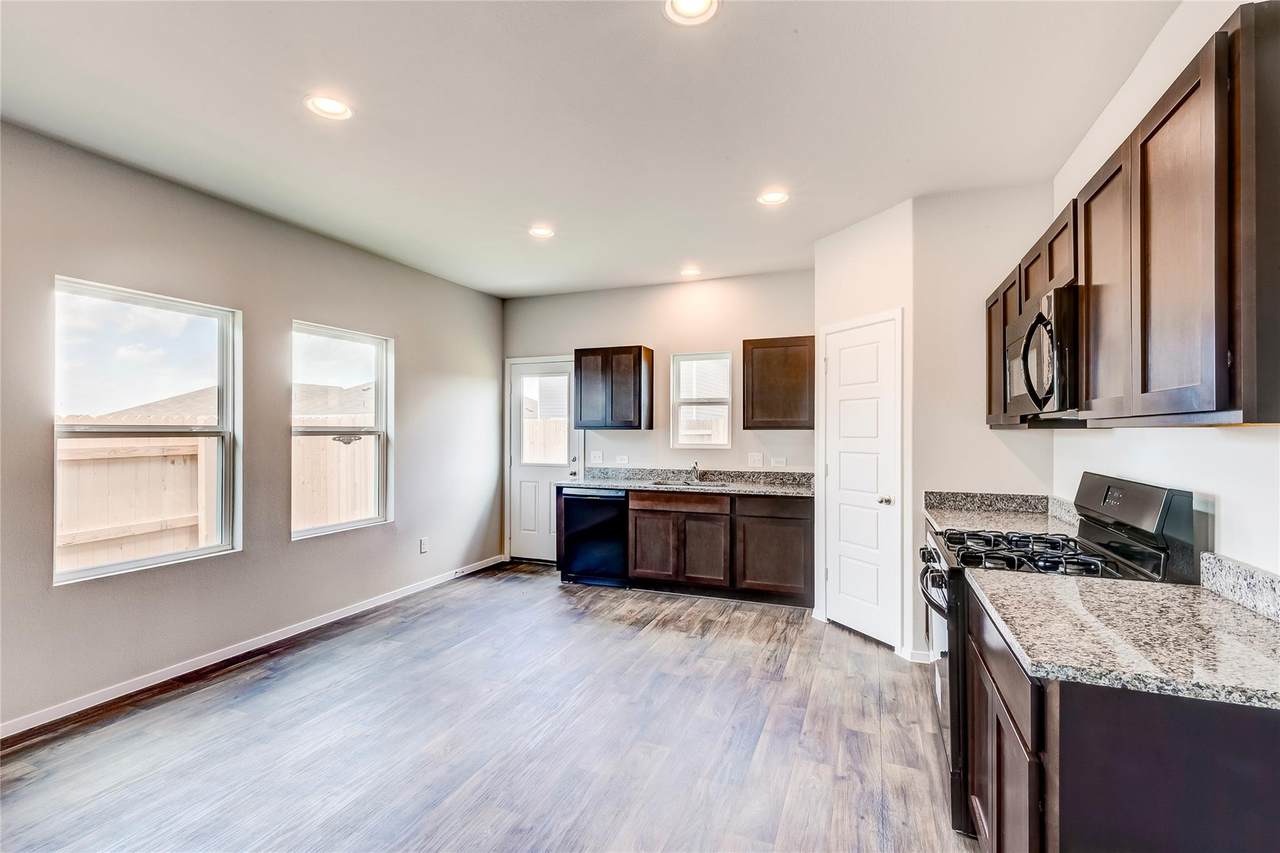 274 Jade St - Photo 1