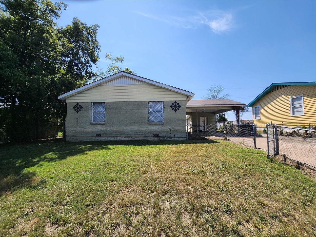 3214 Longview Dr - Photo 1