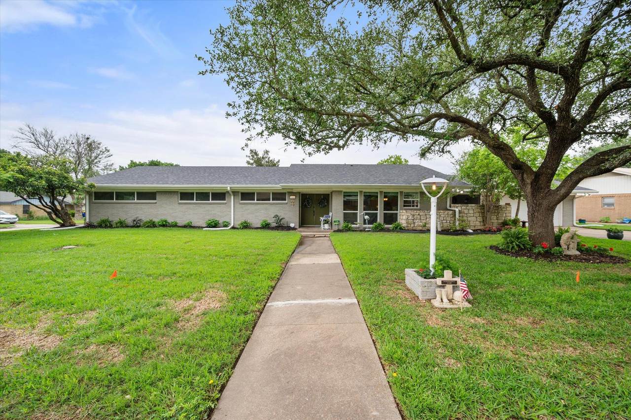 1410 Hummingbird Dr - Photo 1