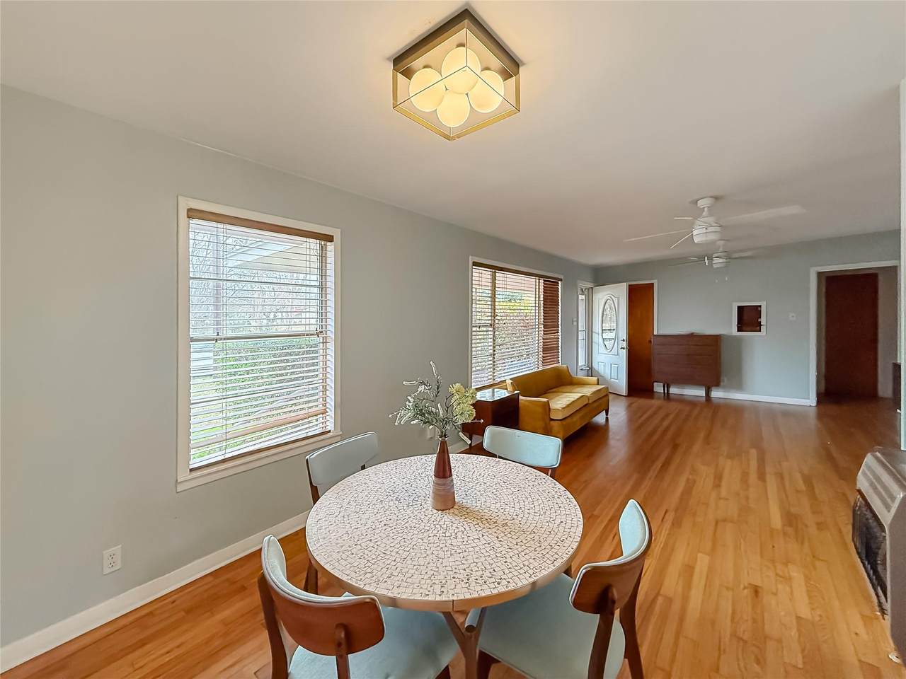 729 Main St - Photo 1