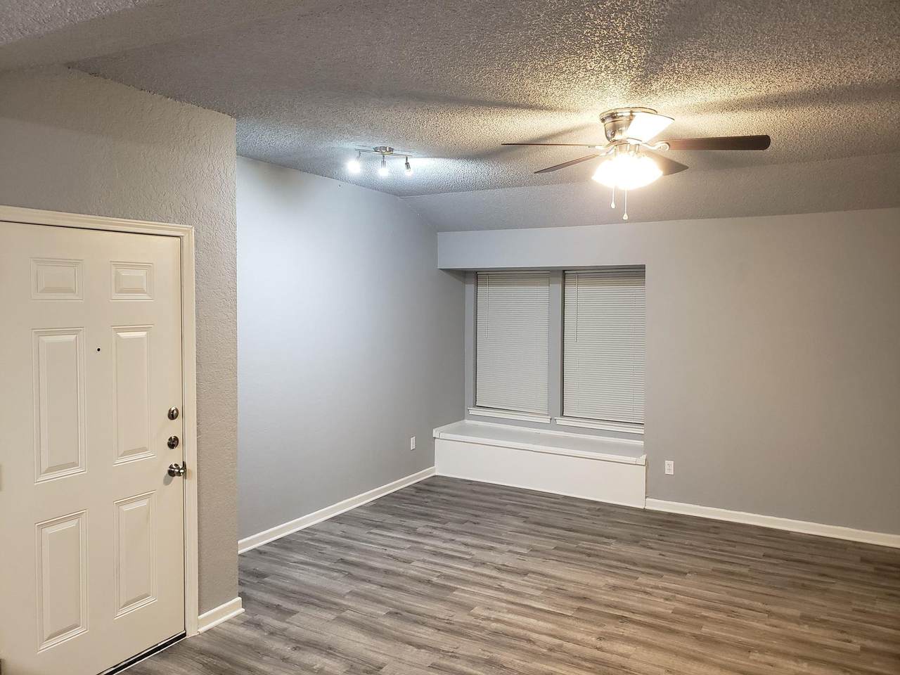1221 Hopkins St - Photo 1