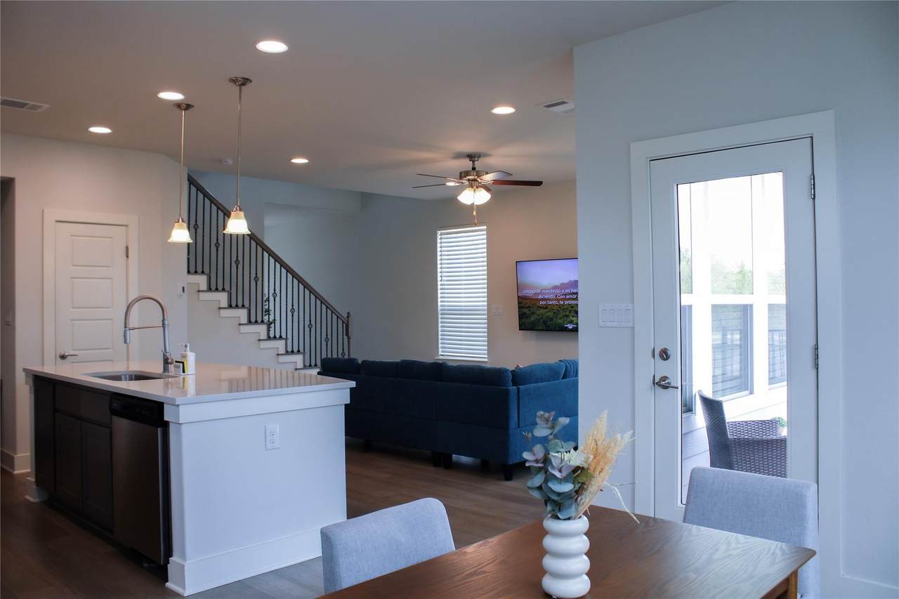 1007 Harwell Loop - Photo 1