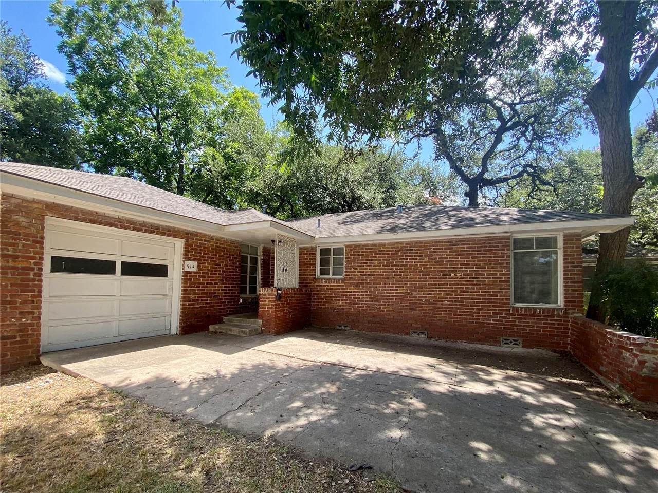 914 Keith Ln - Photo 1