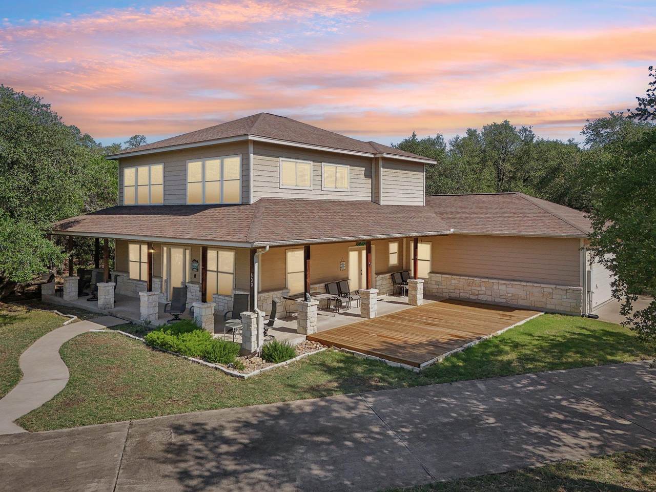 600 Augusta Cir - Photo 1