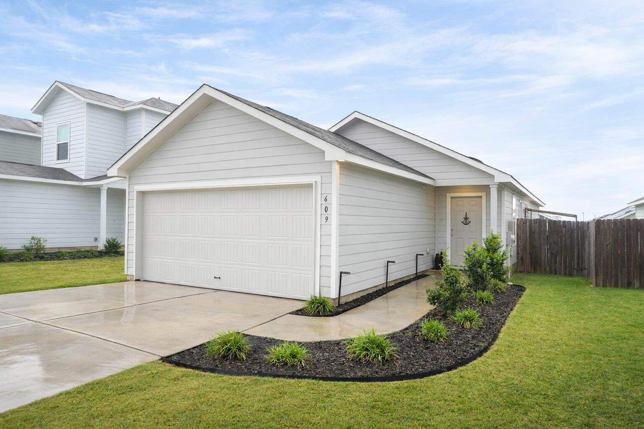 609 Marty Allen Loop - Photo 1