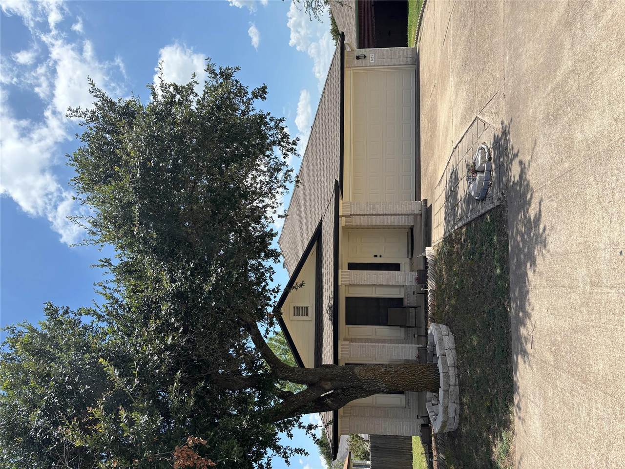 1425 Pflugerville Pkwy - Photo 1