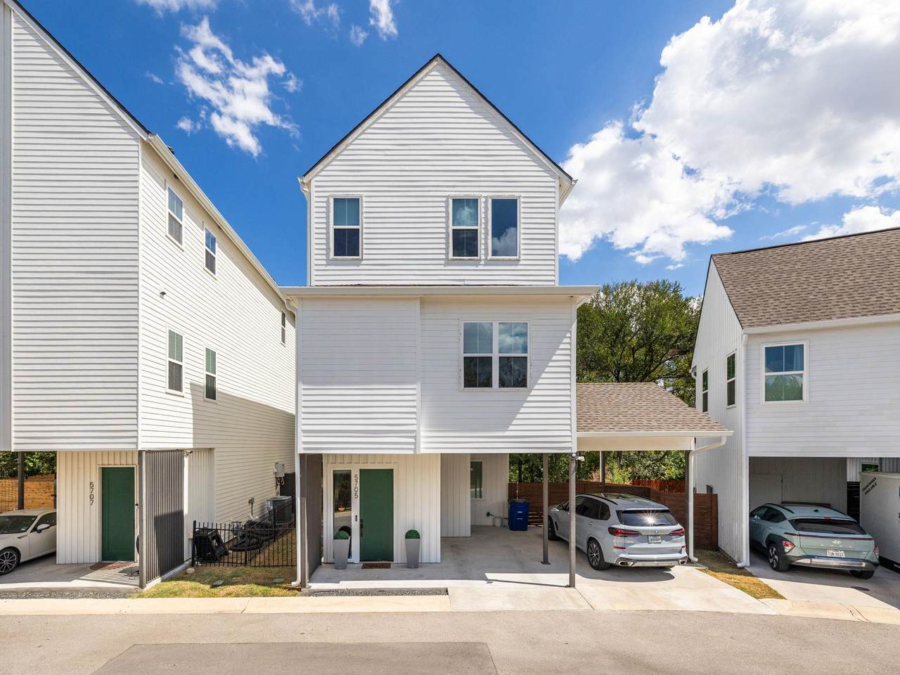 5705 Taunton Dr - Photo 1