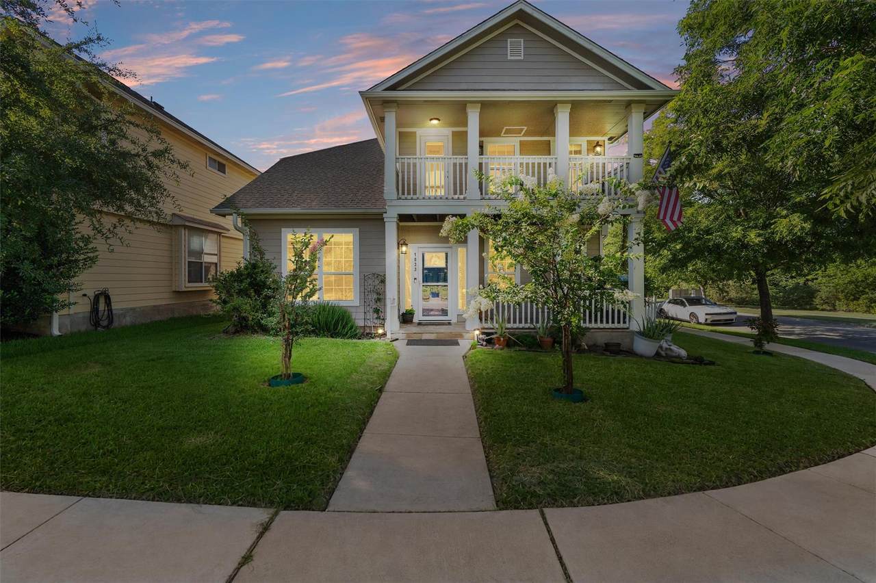 1833 Thompson Trl - Photo 1