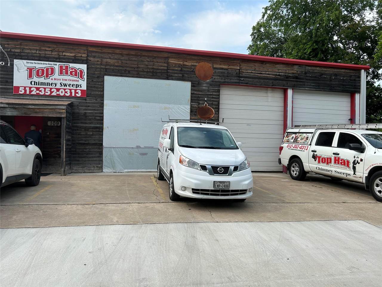 109 11TH St - Photo 1