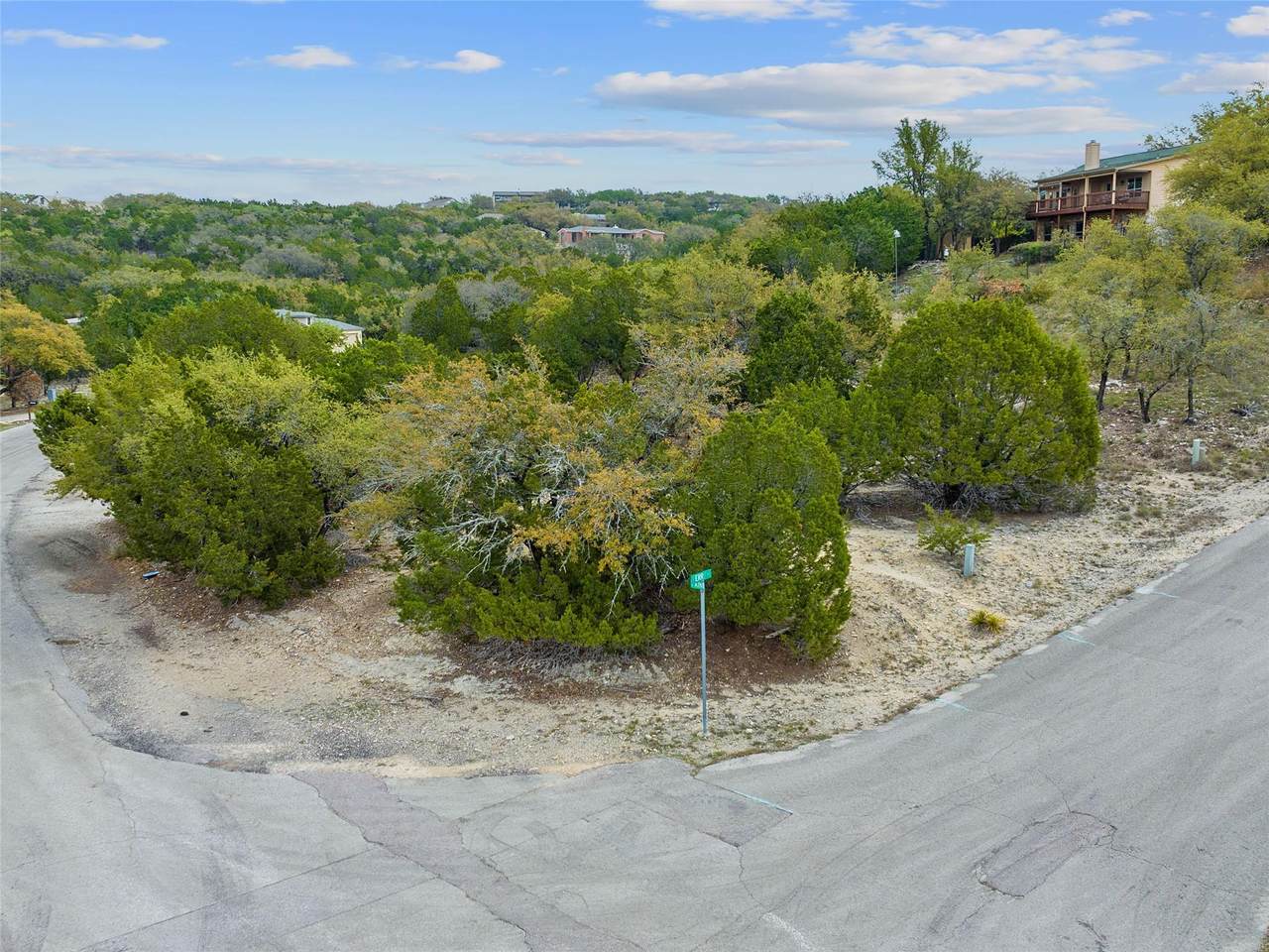 21512 Perry Cove - Photo 1