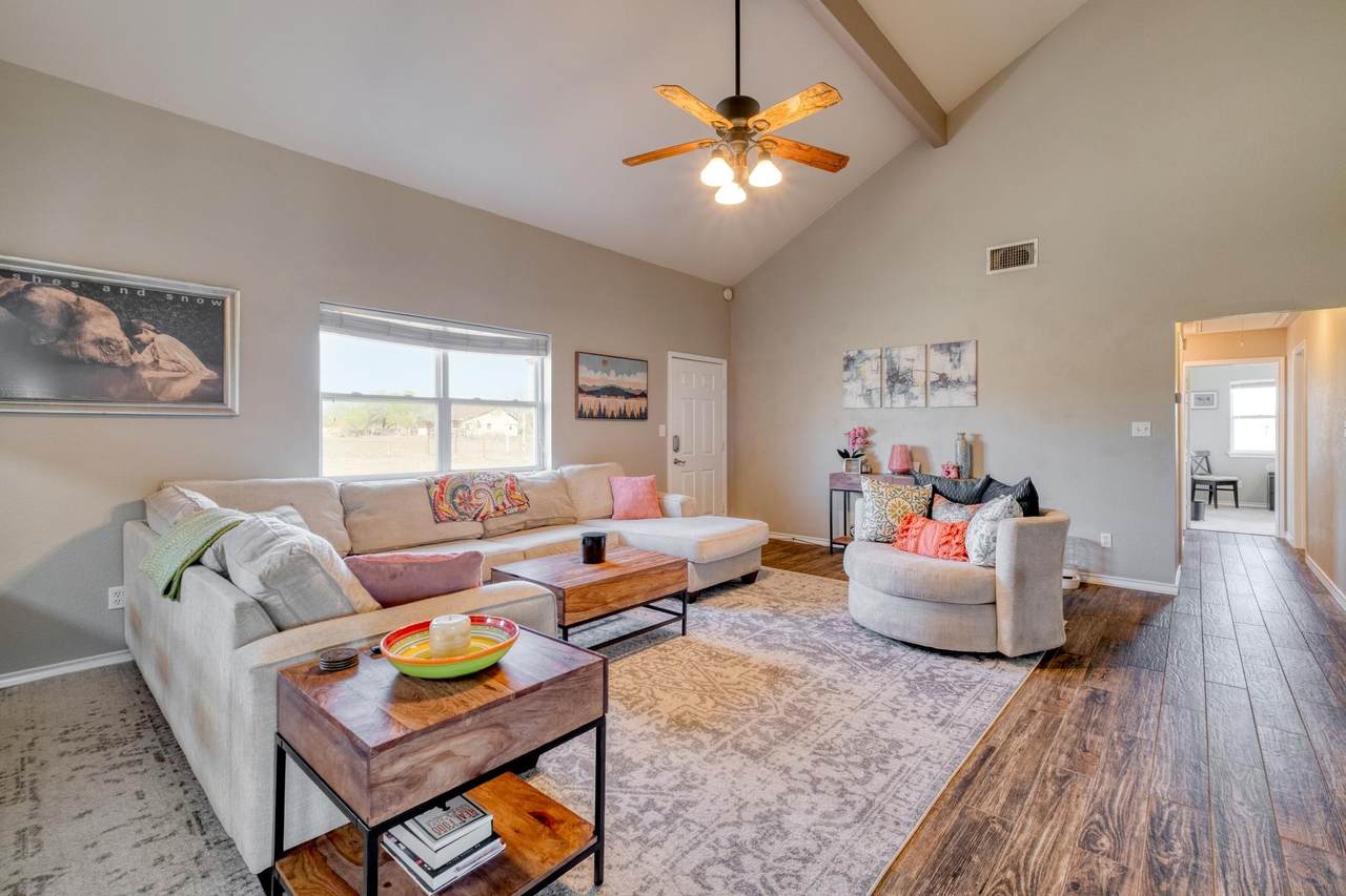 154 Three Oaks Ln - Photo 1