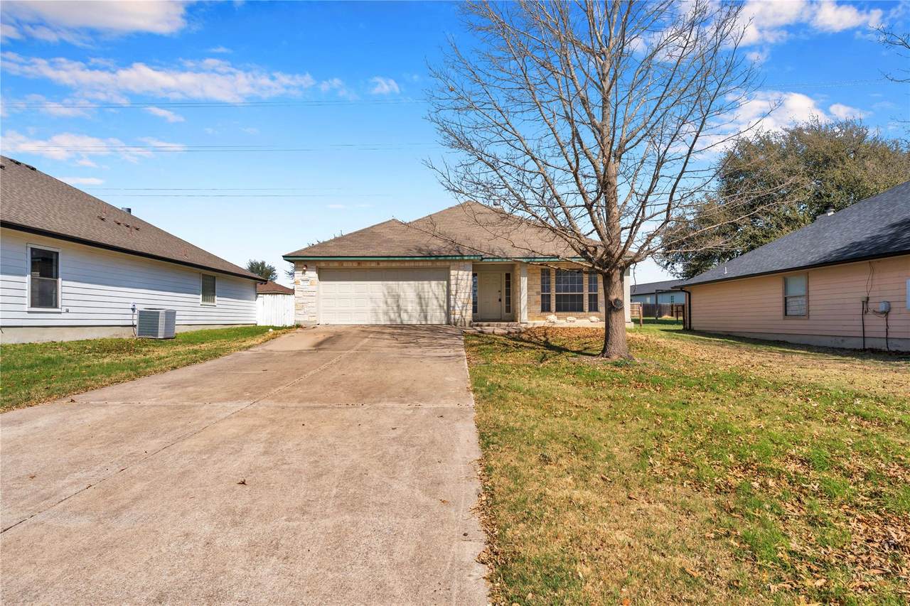 204 Cailin Ct - Photo 1