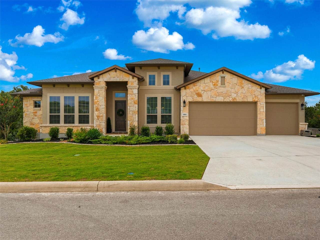 1404 Roxburg Way - Photo 1