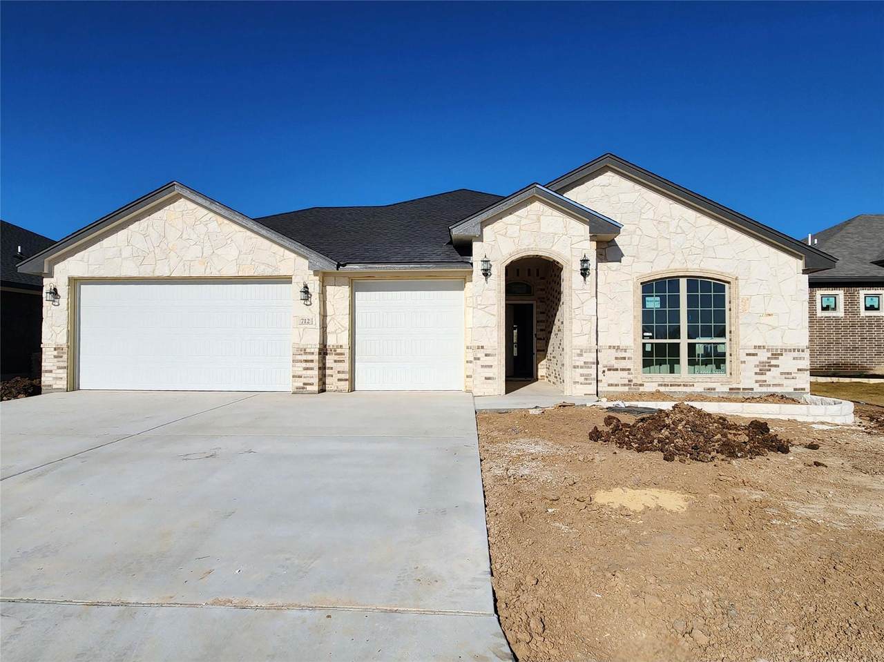 712 Golden Eagle Dr - Photo 1